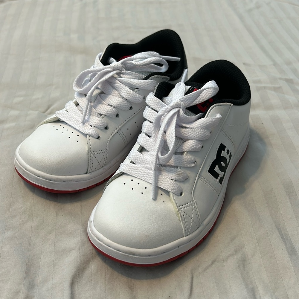 DC White Striker Kids shoes, Never worn.